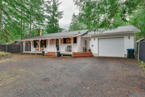 Pet-Friendly Ashford Rainier Home Hot Tub, Kayaks